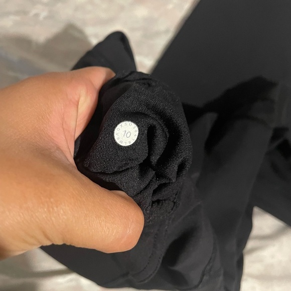 Lululemon Mesh In Motion Crop *23" - Picture 5 of 5